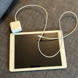 Apple iPad Air 1st Generation 16GB. Screen replaced